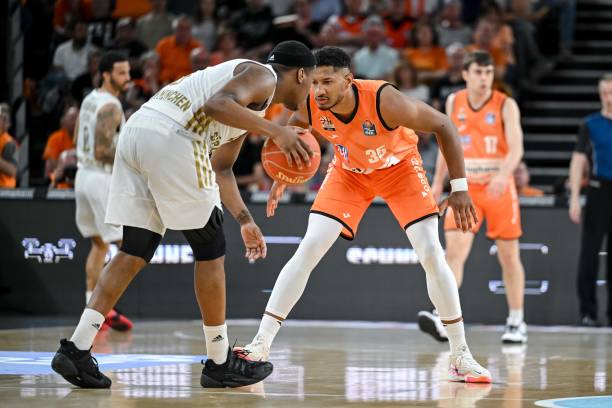 萨陷入困境 萨陷入困境